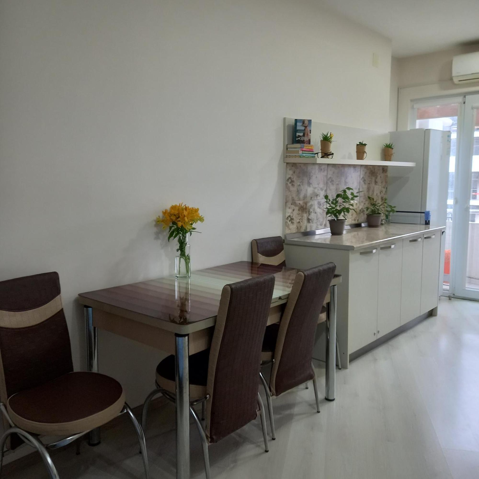Amigo Apartment Batoemi Buitenkant foto